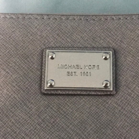 Michael Kors Small Grey Wristlet Wallet - Picture 3 of 5